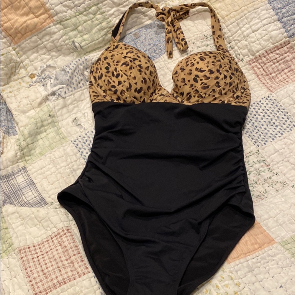 Cupshe Leopard Print One Piece Swimsuit Brown and Black Size 12 NWT
S-7